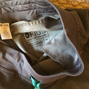 Figs grey 2 pocket scrub top and cargo pant . Size XS